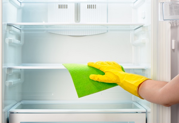 Cleaning-Fridge-تمیز کردن آشپزخانه: یخچال